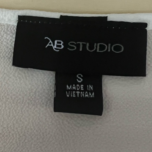 AB Studio White Top - Picture 3 of 7